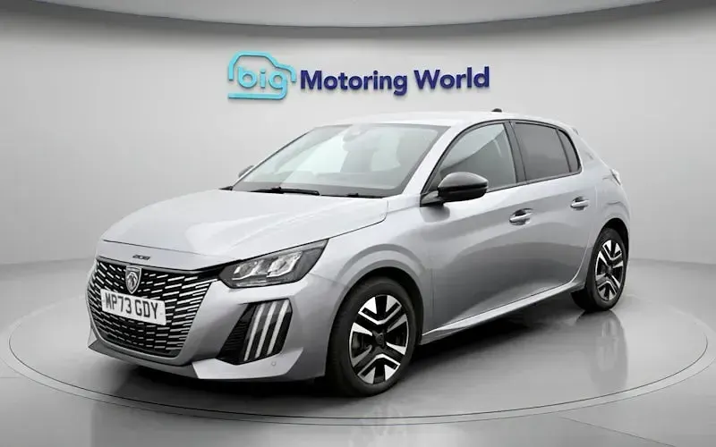 Usado Peugeot 208 Allure 101 HP (74 kW) 2024 Cinzento Citadino