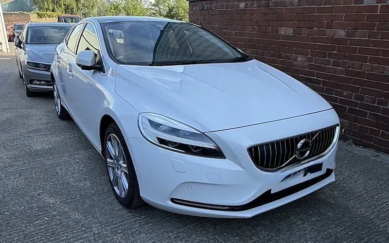 Used Volvo V40 Inscription 150 HP (110 kW) 2017 Hatchback