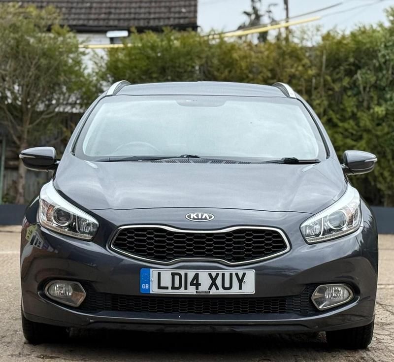 Used Kia Ceed Sportswagon 126 HP (92 kW) 2014 Silver Estate