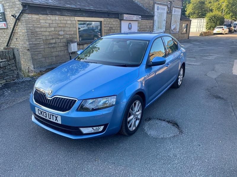 Blue Used 2013 Skoda Octavia Elegance Hatchback | £4,895 (Fair price) - Image 1/4