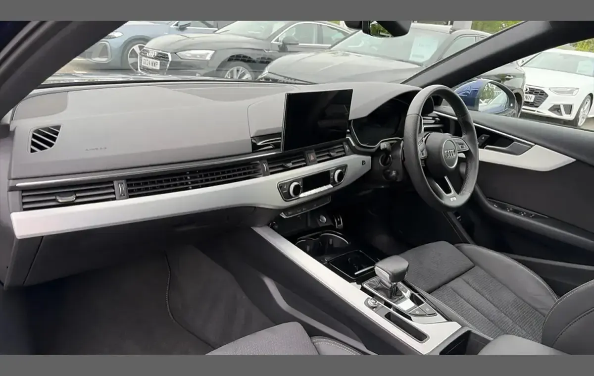 Gebraucht Audi A4 S-Line 204 PS (150 kW) 2024 Blau Kombi