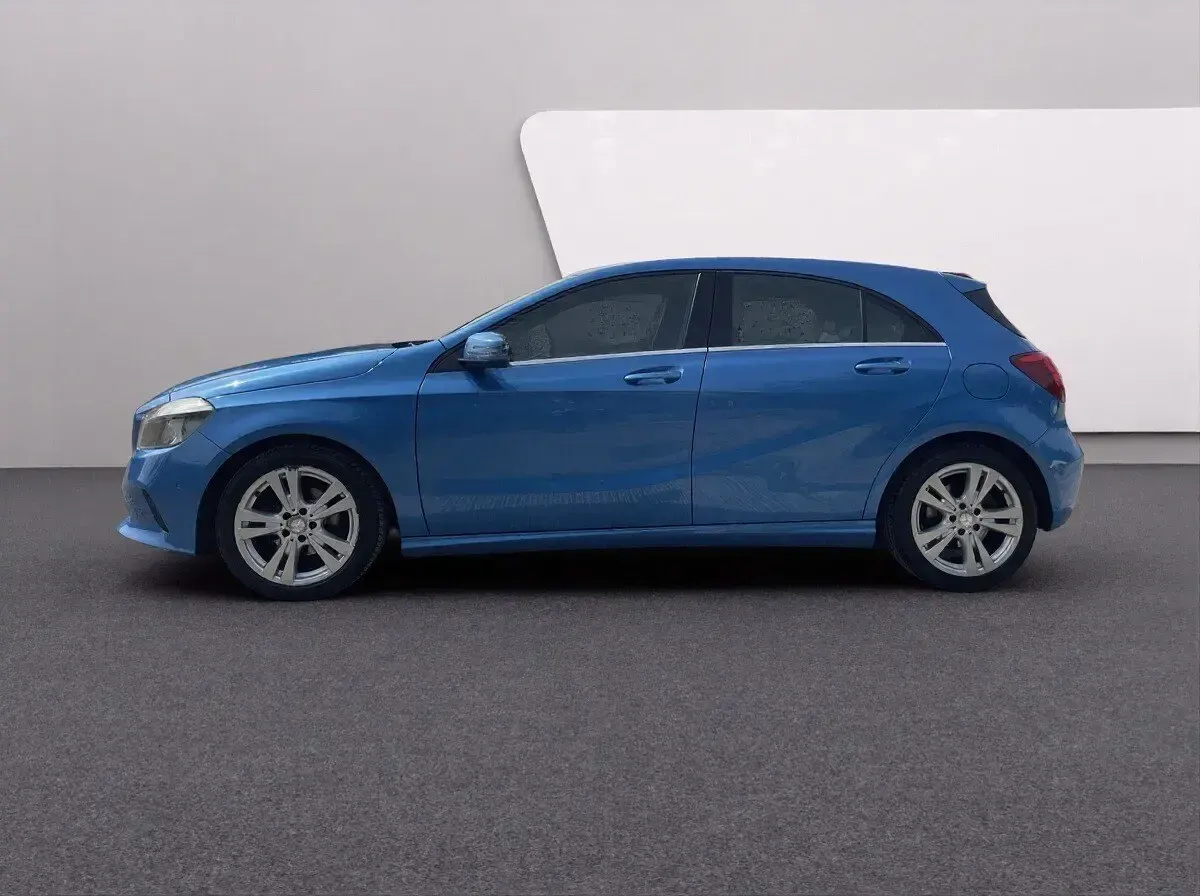Used Mercedes A180 109 HP (80 kW) 2016 Blue Hatchback