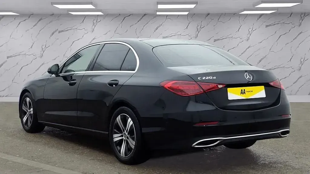 Używany Mercedes C220 2022 Czarny Sedan/Limuzyna