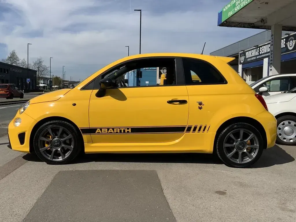 Used Abarth 595 145 HP (106 kW) 2018 Yellow Hatchback