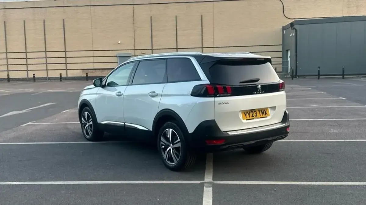 Used Peugeot 5008 Allure+ 129 HP (94 kW) 2023 White SUV