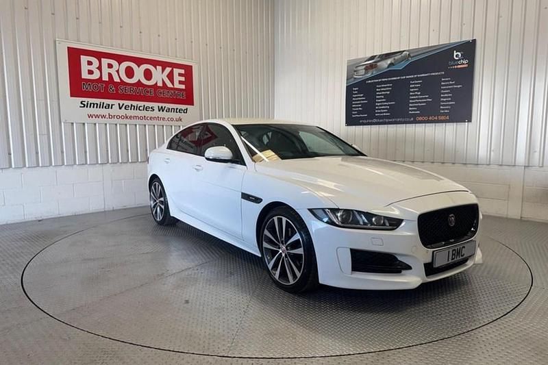 Used Jaguar XE R-Sport 180 HP (132 kW) 2018 White Sedan