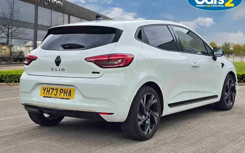 Used Renault Clio V Engineered 145 HP (106 kW) 2023 White Hatchback