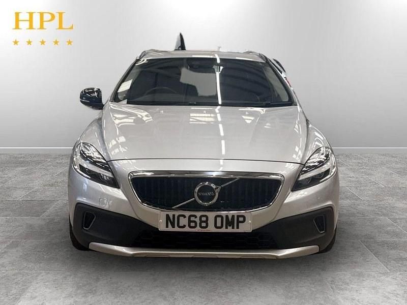 Used Volvo V40 152 HP (111 kW) 2019 Silver Hatchback