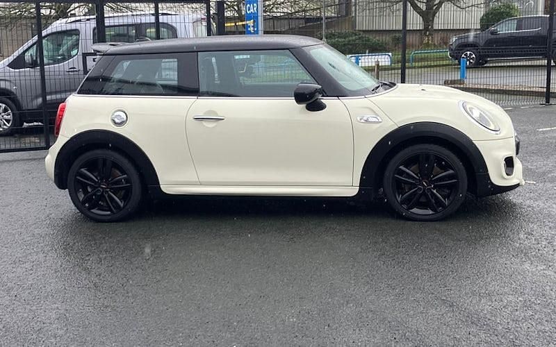 Used Mini Cooper S Hatch 192 HP (141 kW) 2019 White Hatchback
