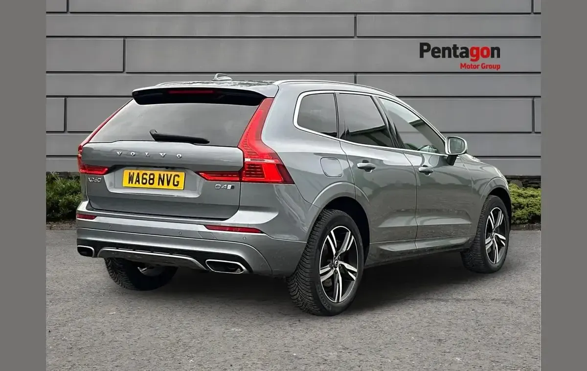 Used Volvo XC60 R-Design 187 HP (137 kW) 2018 Grey SUV