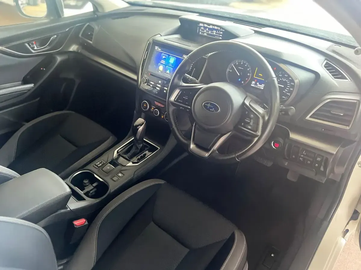 Used Subaru Impreza 2018 White Hatchback