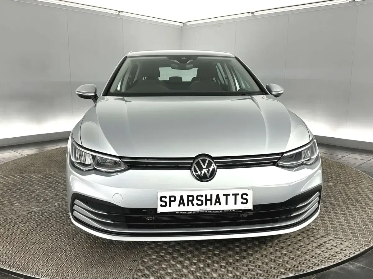 Usado VW Golf VIII Life 150 HP (110 kW) 2023 Prateado Citadino