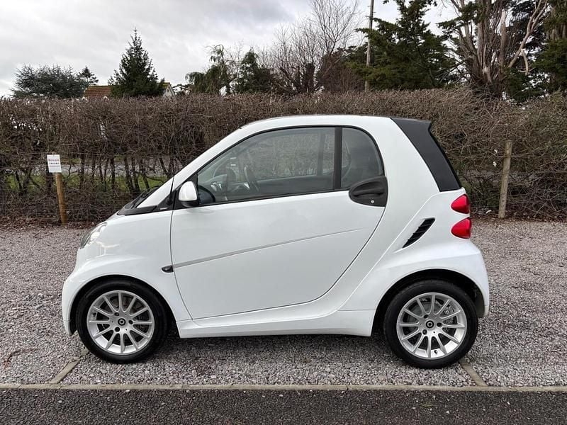 Used Smart ForTwo Coupé Passion 71 HP (52 kW) 2011 White Coupe