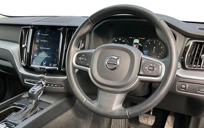 Used Volvo XC60 Momentum 250 HP (183 kW) 2019 Grey SUV