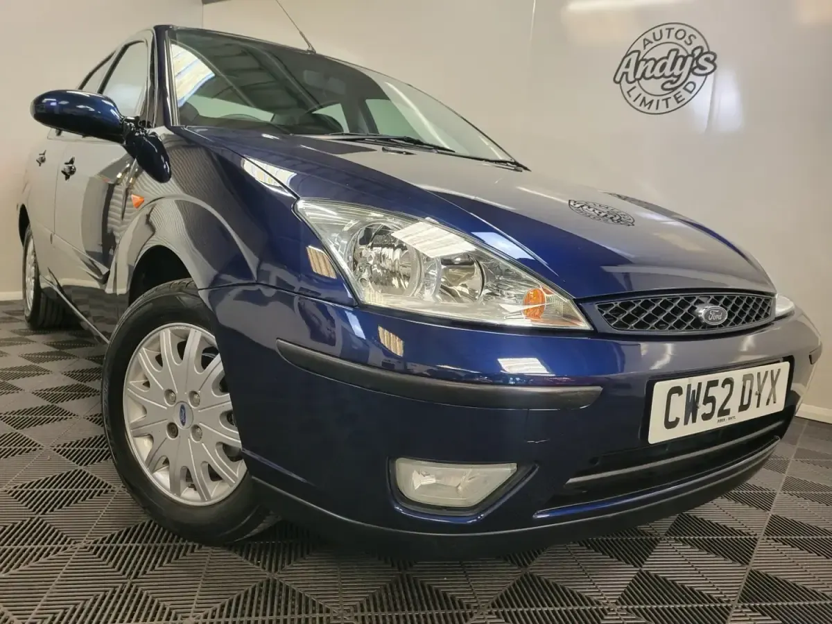 Begagnad Ford Focus Ghia 2003 Blå Sedan
