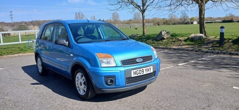 Blue Used 2009 Ford Fusion Zetec Hatchback | £1,995 (Fair price) - Image 1/4