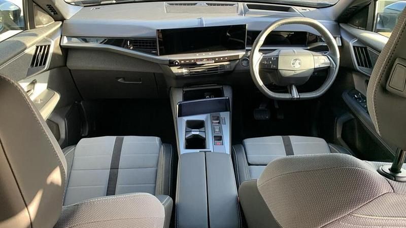 Second-hand Vauxhall Grandland Ultimate 154 kW (210 CP) 2024 Negru SUV