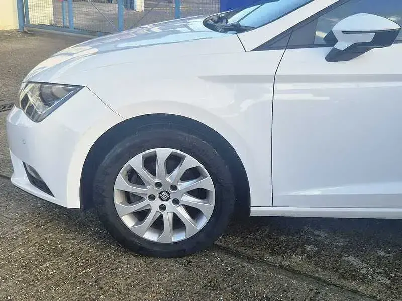 Used Seat Leon SE 110 HP (80 kW) 2014 White Hatchback