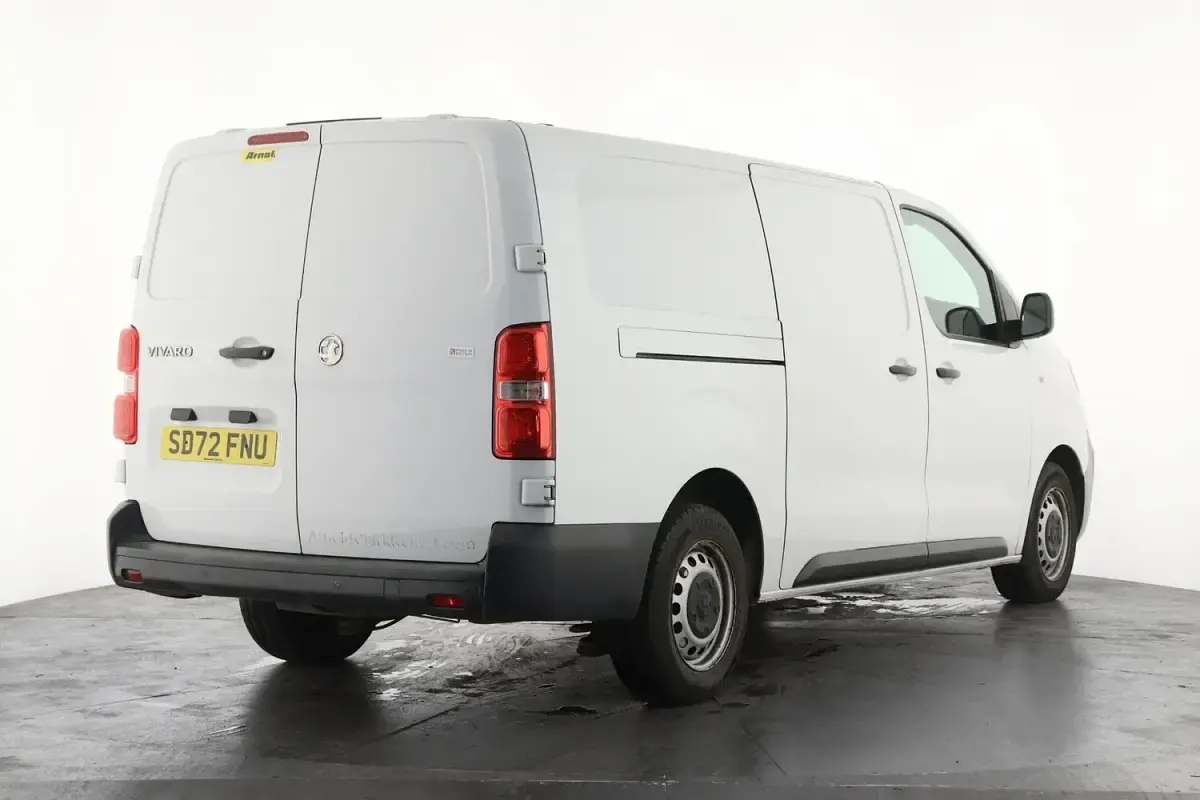 Used Vauxhall Vivaro 100 HP (73 kW) 2022 White MPV