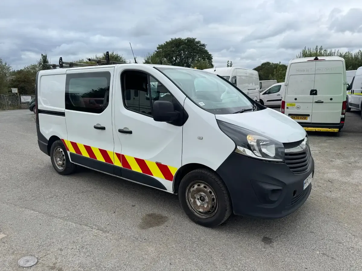 Used Vauxhall Vivaro 115 HP (84 kW) 2017 White MPV