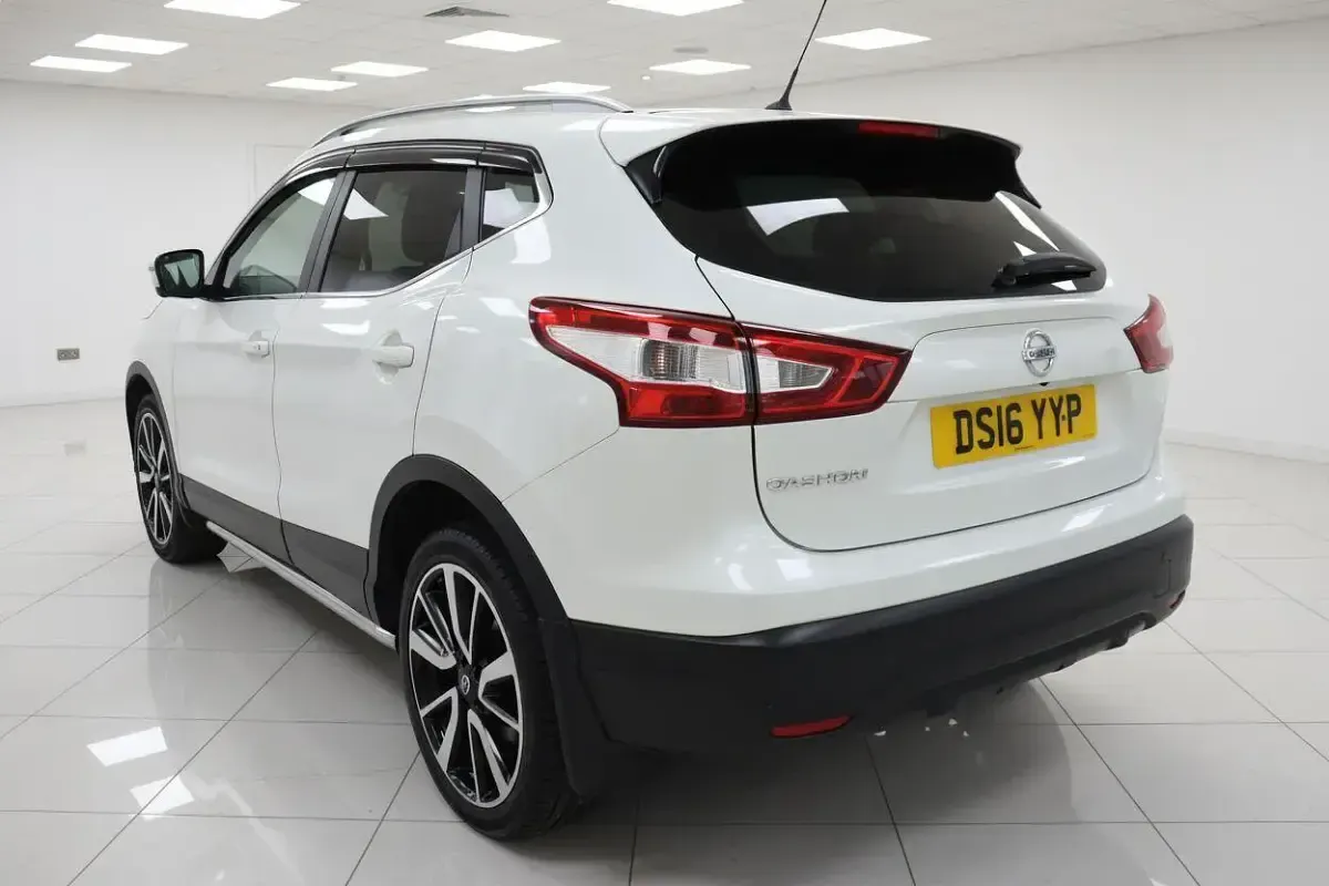 Used Nissan Qashqai Tekna 2016 White SUV