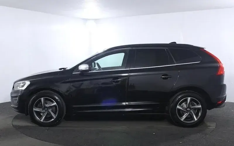 Used Volvo XC60 R-Design 190 HP (139 kW) 2017 SUV