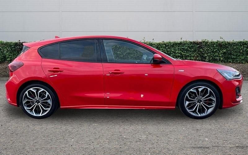 Used Ford Focus ST-Line X 125 HP (91 kW) 2024 Red Hatchback