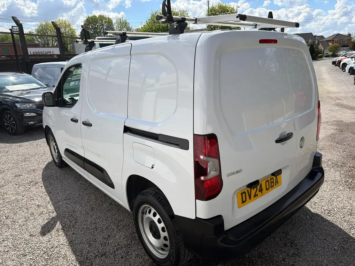 Used Vauxhall Combo 100 HP (73 kW) 2024 White MPV
