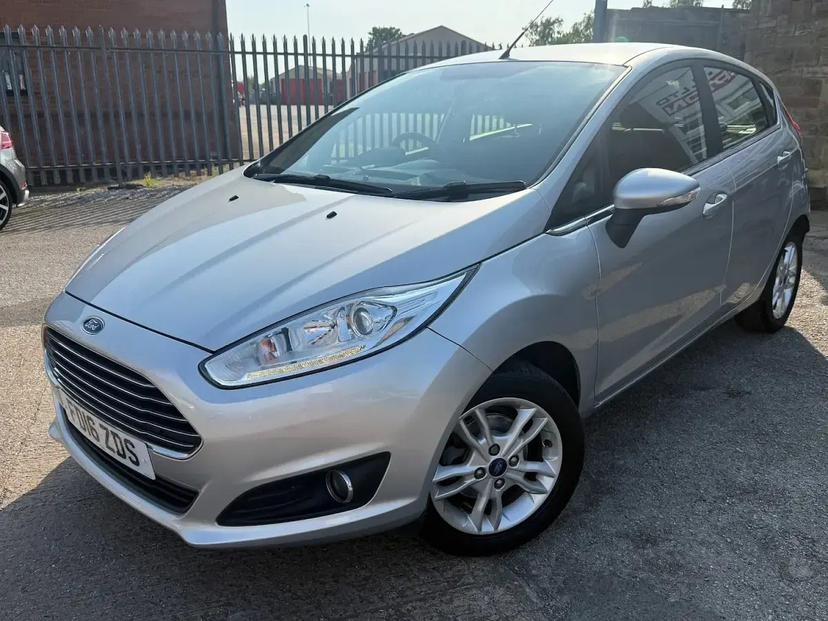 Used Ford Fiesta Zetec 82 HP (60 kW) 2016 Silver Hatchback