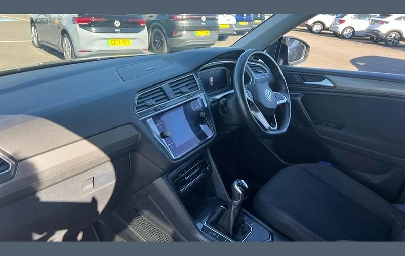 Used VW Tiguan Allspace Life 147 HP (108 kW) 2023 Black SUV