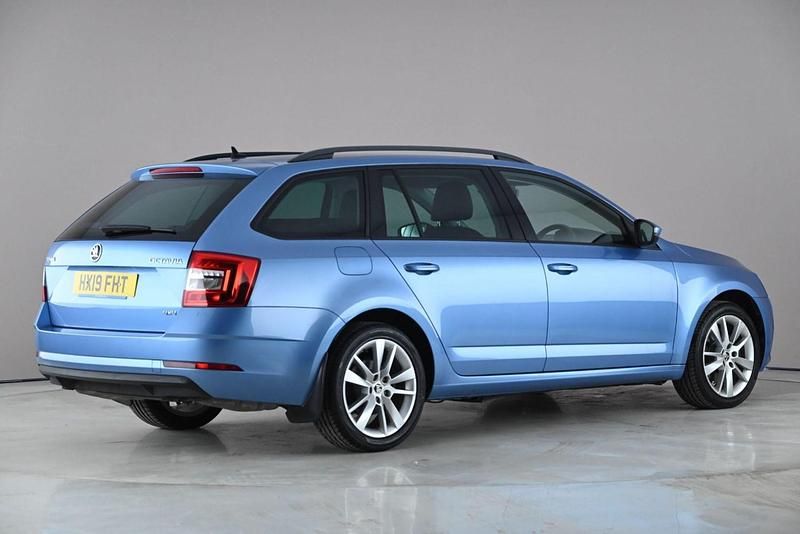 Used Skoda Octavia SE L 190 HP (139 kW) 2019 Blue Estate