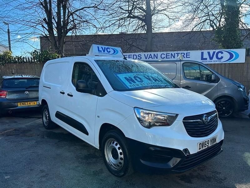 White Used 2019 Vauxhall Combo Edition MPV | £5,995 (Fair price) - Image 1/3