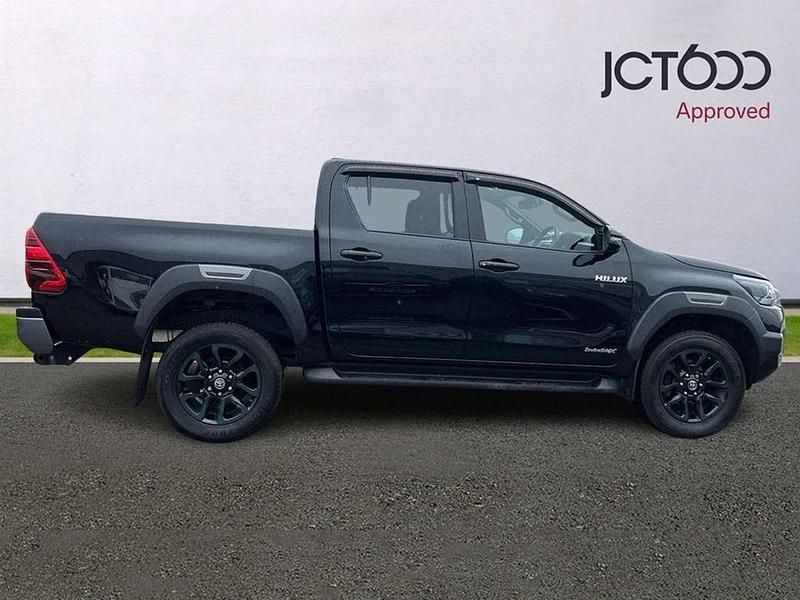 Begagnad Toyota HiLux 2025 Svart Pickup