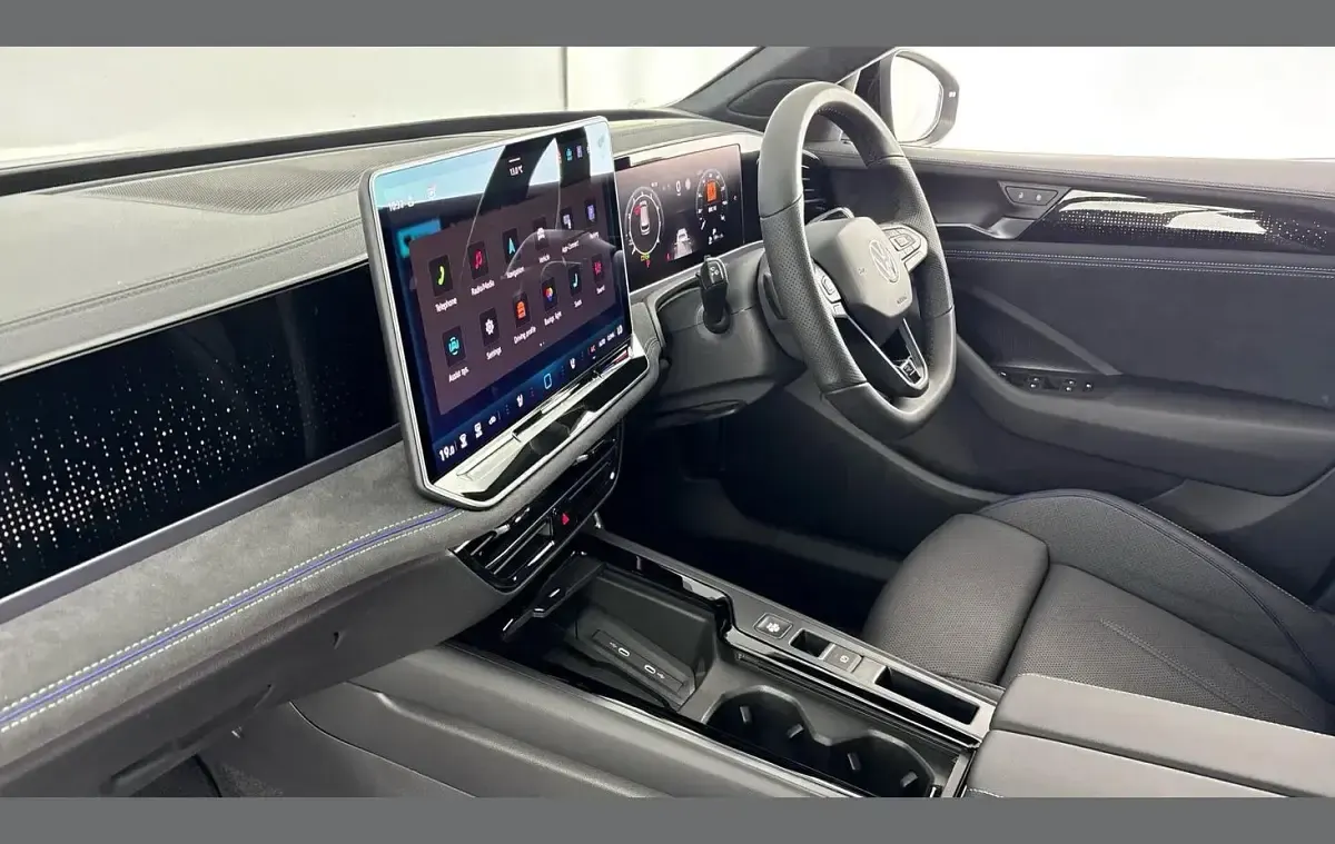 Used VW Passat R-line 147 HP (108 kW) 2025 Grey Estate