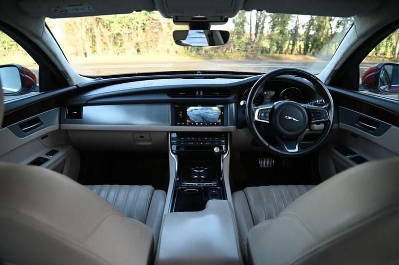 Used Jaguar XF Sportbrake Portfolio 163 HP (119 kW) 2018 Red Estate