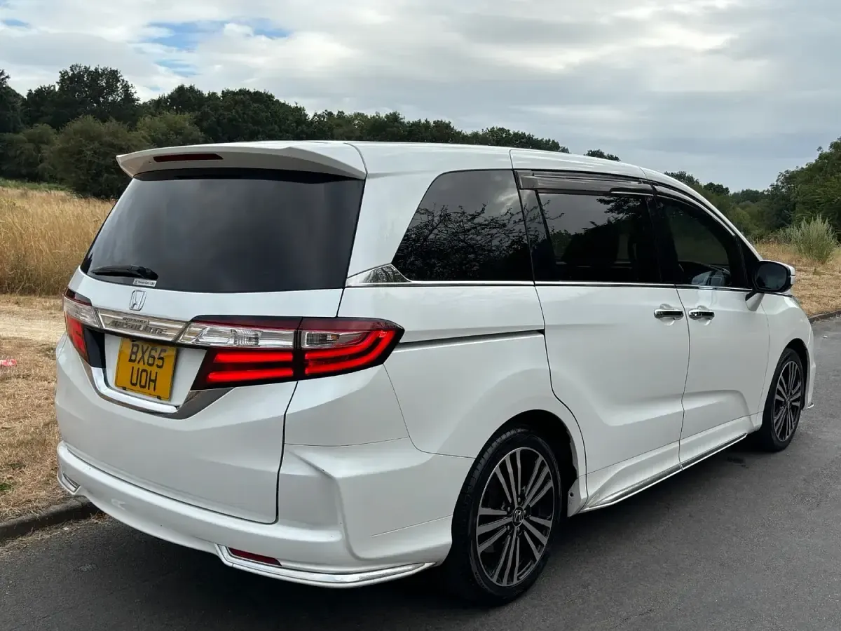 Used Honda Odyssey 175 HP (128 kW) 2023 White MPV