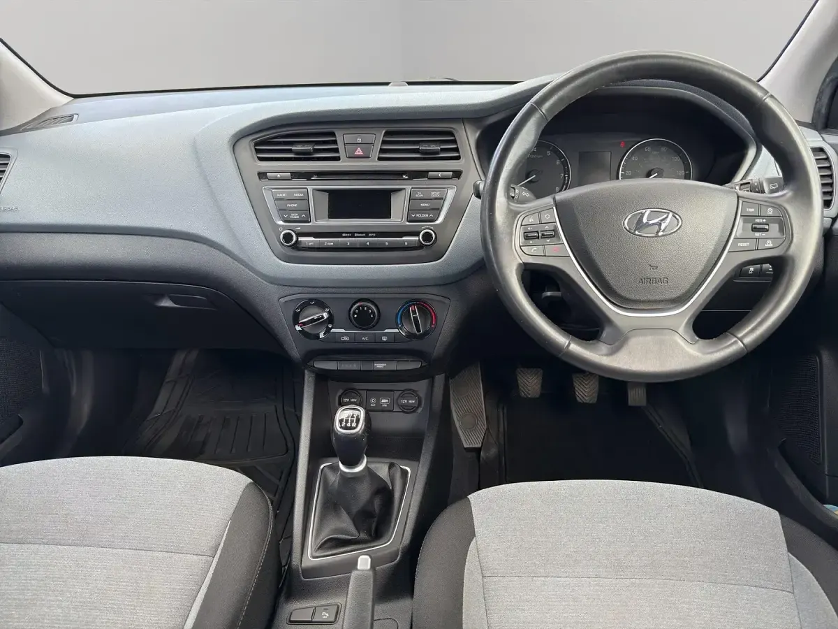 Used Hyundai i20 SE 84 HP (61 kW) 2016 Blue Hatchback