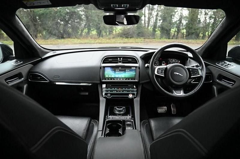 Used Jaguar F-Pace Chequered Flag 180 HP (132 kW) 2019 Black SUV