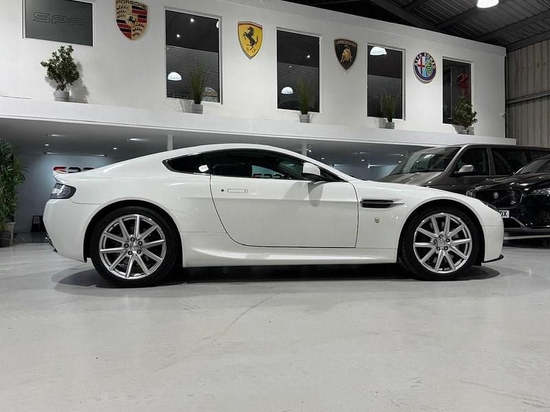 Used Aston Martin V8 Vantage 420 HP (308 kW) 2013 White Coupe