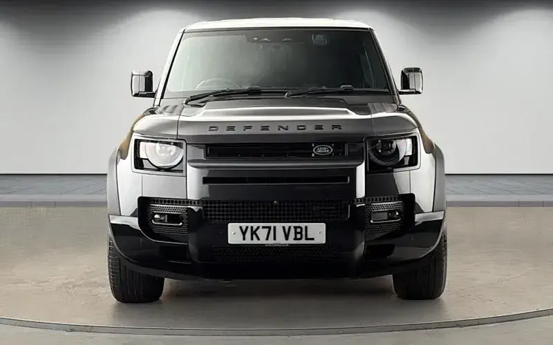 Used Land Rover Defender SE Dynamic 300 HP (220 kW) 2023 SUV