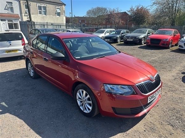 Red Used 2014 Skoda Octavia Hatchback | £3,499 (Good price) - Image 1/1