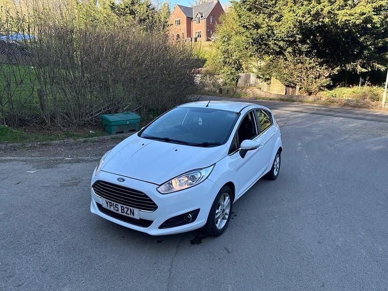 Used Ford Fiesta Zetec 75 HP (55 kW) 2015 White Hatchback