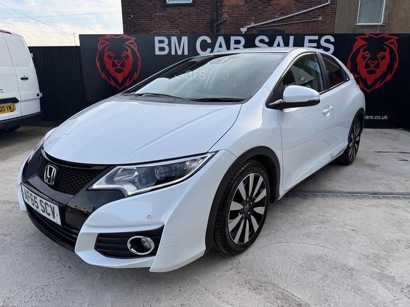 Used Honda Civic SE Plus 142 HP (104 kW) 2015 White Hatchback
