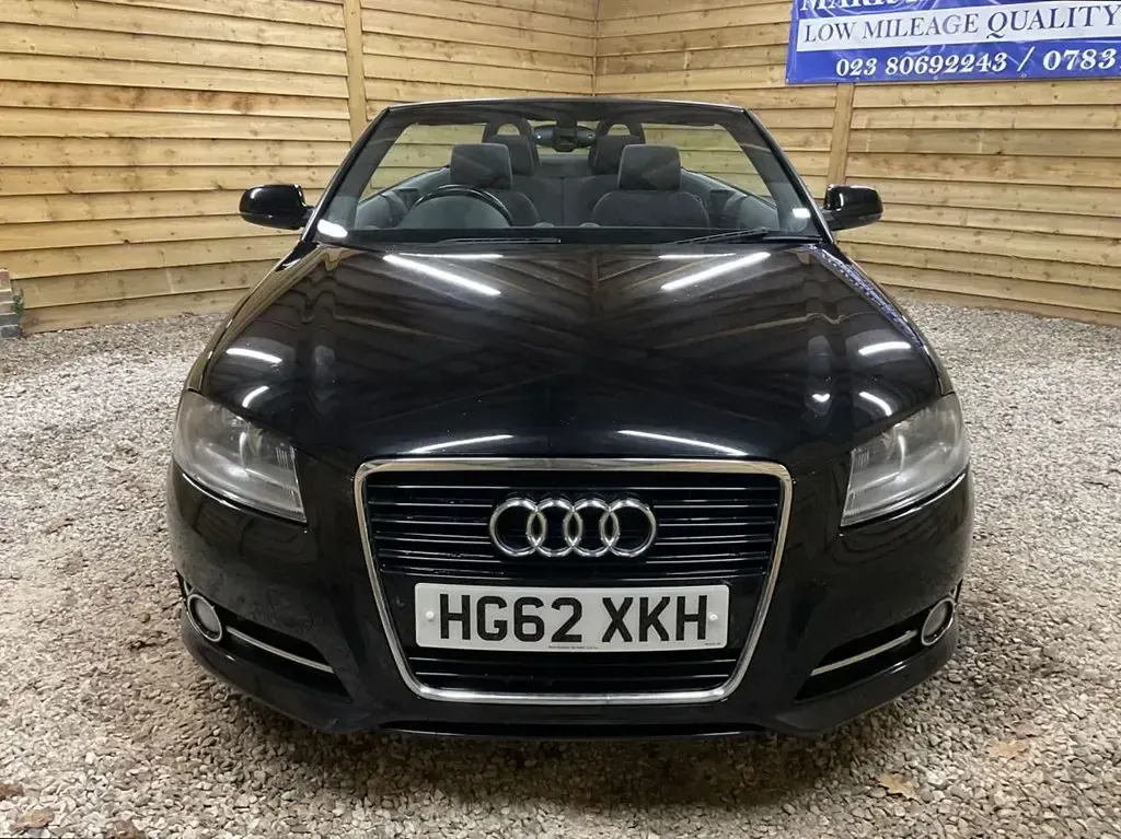 Usado Audi Cabriolet Sport 105 HP (77 kW) 2013 Preto Cabrios