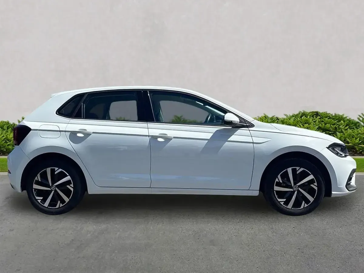 Used VW Polo Life 95 HP (69 kW) 2024 White Hatchback
