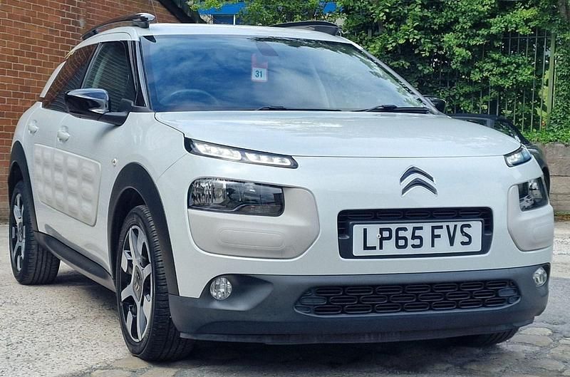 White Used 2016 Citroën C4 Cactus Flair Hatchback | £9,125 (Fair price) - Image 1/4