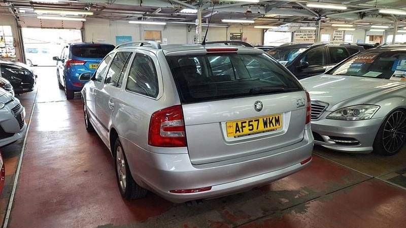 Used Skoda Octavia Ambiente 105 HP (77 kW) 2007 Silver Estate