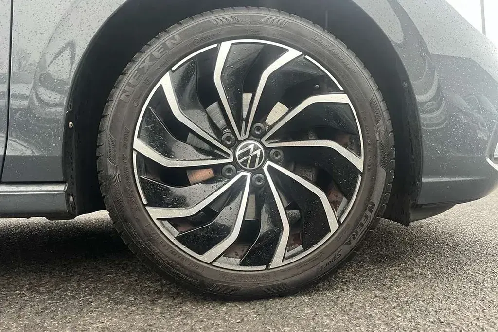 Usado VW Golf VIII Edition 150 CV (110 kW) 2023 Gris Utilitario