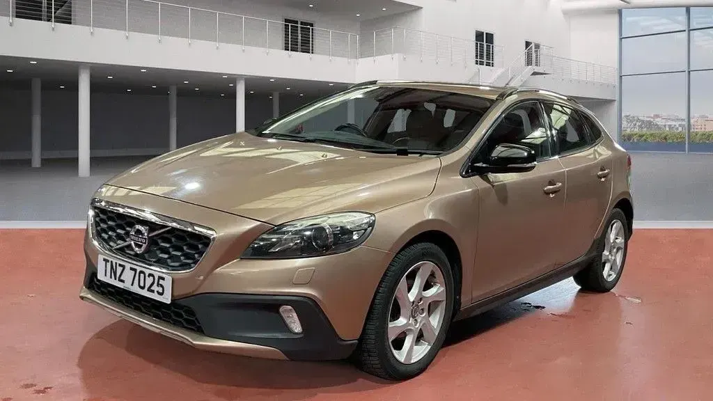 Begagnad Volvo V40 2014 Brun Halvkombi