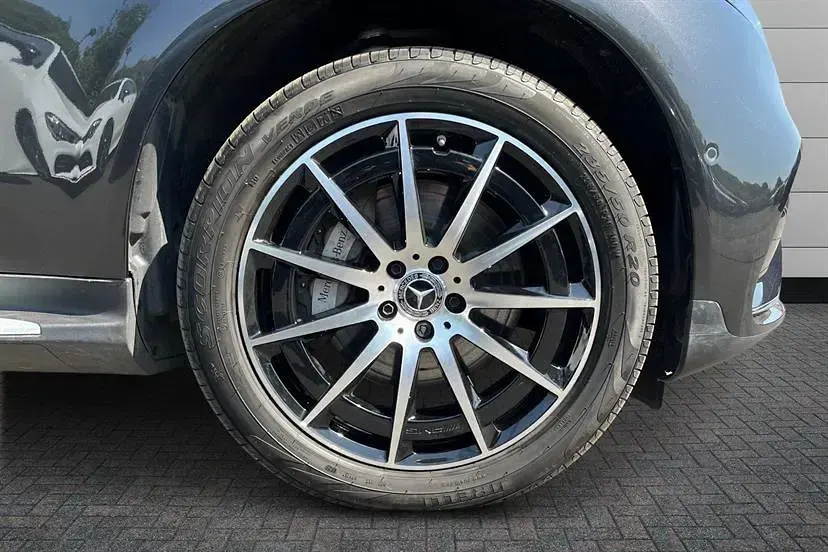 Usado Mercedes EQC400 AMG line 300 kW (408 HP) 2023 Cinzento SUV